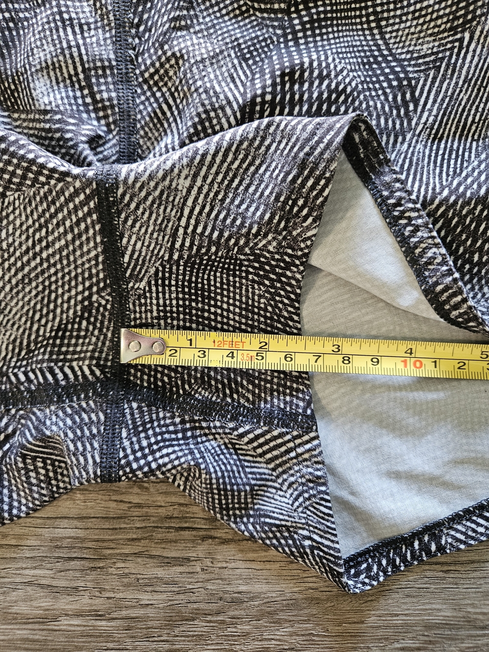 Lululemon Speed Up Short 2.5" - Velocity Mesh Island Mist Black - Picture 4 of 10